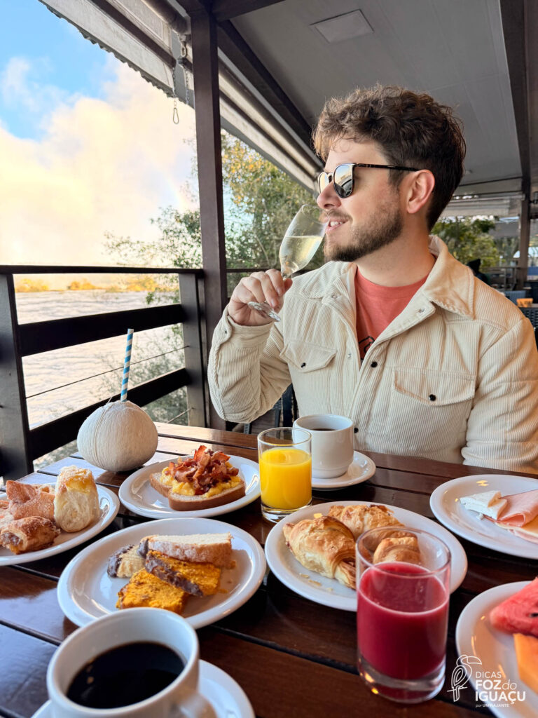 Café da manhã no passeio do Amanhecer nas Cataratas